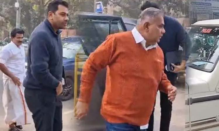 கரூர் சம்பவ வழக்கு: சி.பி.ஐ. அலுவலகத்தில்  2-வது நாளாக த.வெ.க. நிர்வாகிகள் ஆஜர்